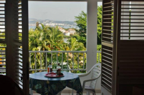 Grand studio avec piscine et terrasse vue mer